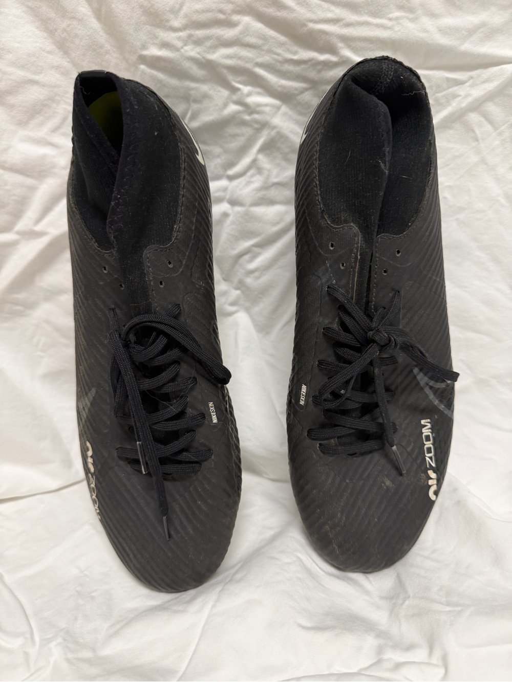 Nike Men’s Black Athletic Soccer Cleats with Zoom